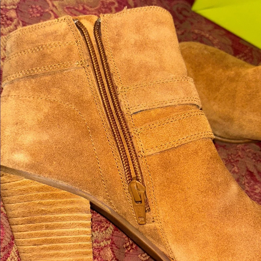 Gianni Bini Women's Tan Suede Ankle Boots size 8